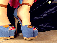 Dark haired hottie likes teasing men with foot fetishes