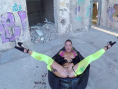 Sexy Medusa is getting the hardcore drilling at the deserted place