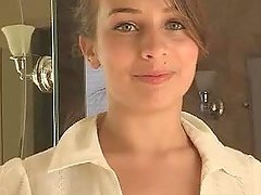 Sofia Masturbates With One Of Her Sexy Heels