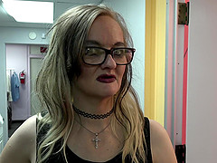Bespectacled mature bint takes a pretty rough pounding