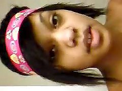 Ebony hottie showing off her titties right here