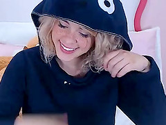 Horny 18 Years Old Blonde Teen First Dildo Try