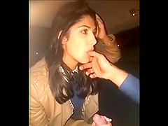 Gata boqueteando in the car no carro - BJ in the car