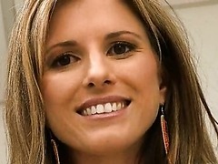 Insanely Hot MILF Masturbates Before Lunch