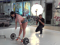 Sporty Daniella Margot and Jessica Lincoln share a cock at the gym