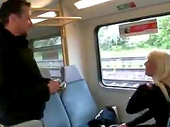 Öffentlichkeit Blasen und Gesichts - cumwalk in Zug (Deutsch)