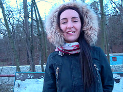 Di Devi feeds her pussy and mouth with a long stranger's pecker