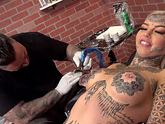 Amber Luke masturbates while getting tattooed