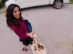 Gabriela Lopez spreads her legs for a cock in the car while she screams