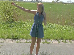 Gorgeous MILF outdoor fuck with a stranger