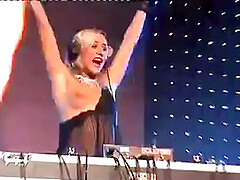 Anice fantasy. Sexy blonde djane Öffentlichkeit nackt dj-set