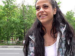 Cute stranger Sandra Soul takes money to have sex with a stranger
