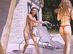 Slender models Aislin and Kate Rich love fingering each other