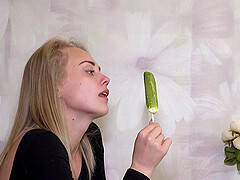 Video of skinny Drika pleasuring her shaved tunnel of love